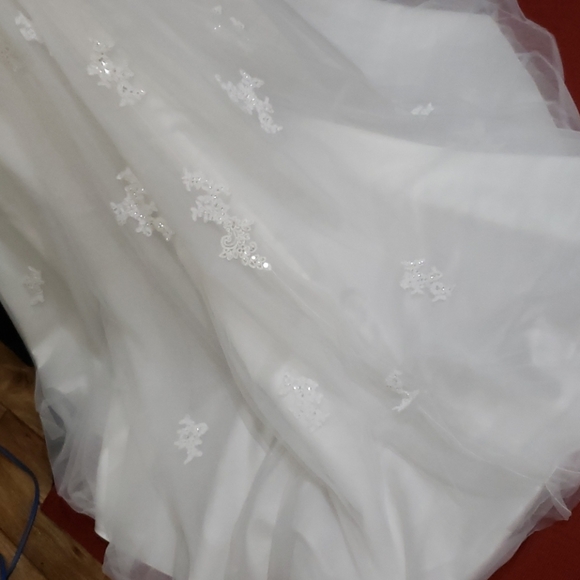 David’s Bridal Wedding Dress Open back & Long Train Woman Size 10 - Picture 6 of 16